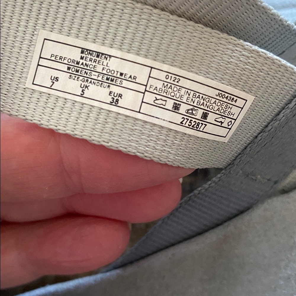 Merrell Women's Sandals in Gray size 7 Velcro closers - Picture 8 of 9